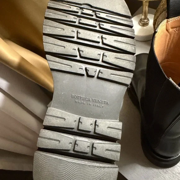 Bottega Veneta Black Leather Ankle Boots - Picture 6 of 6